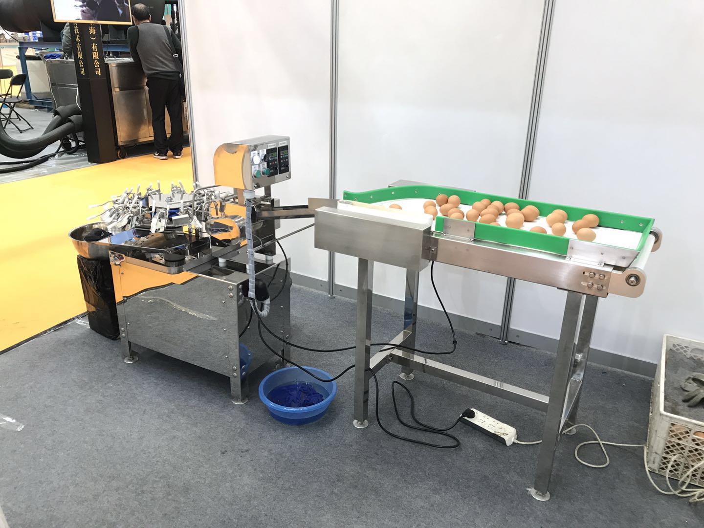 全自動磕蛋機(jī) 全自動磕蛋機(jī)